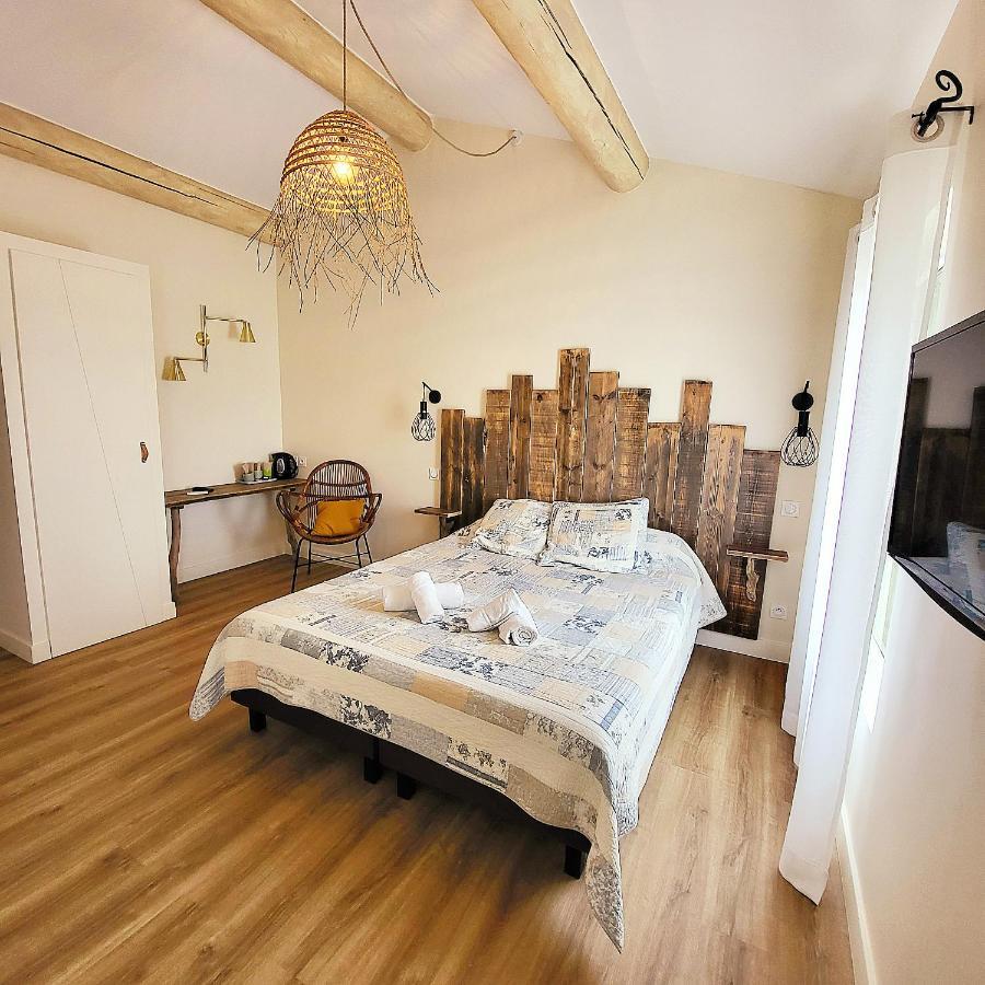 Manade Saint Louis Mas De La Paix Bed & Breakfast Vauvert Dış mekan fotoğraf