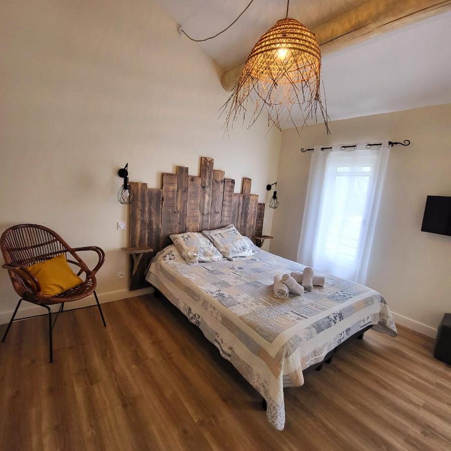 Manade Saint Louis Mas De La Paix Bed & Breakfast Vauvert Dış mekan fotoğraf
